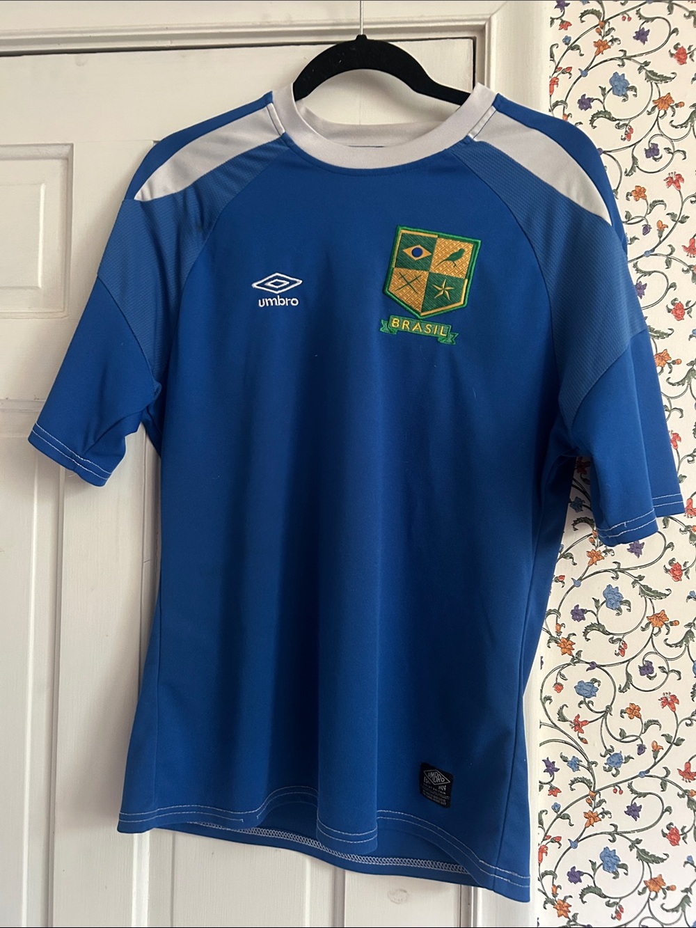 Vintage Umbro Brazil World Cup Women’s SMALL or Kid’s XL Soccer Jersey